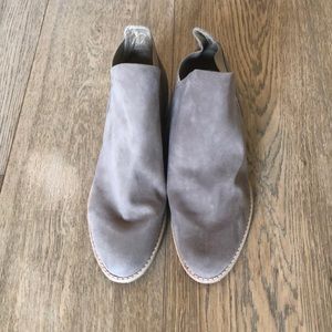 Stuart Weitzman slip-one